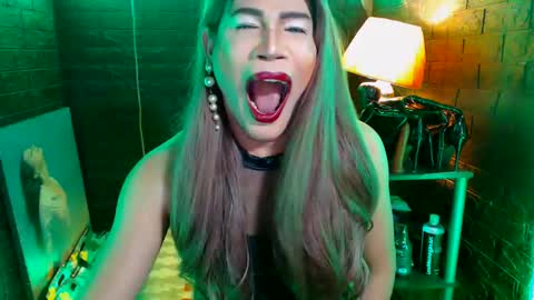 queen norelle online show from 03.06.25