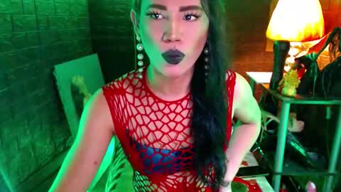 Snapshot of urhardcockqueenxxx chatting on 05.15.26 queen norelle online show from 05.15.26