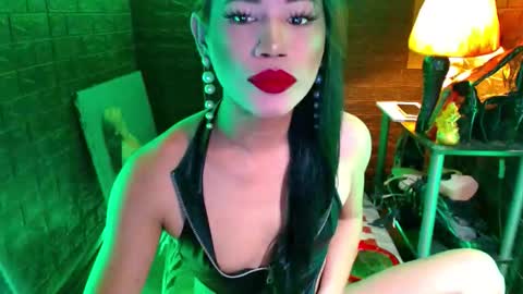 Snapshot of urhardcockqueenxxx chatting on 05.17.26 queen norelle online show from 05.17.26