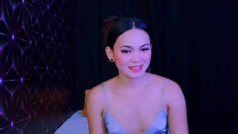 Snapshot of urhot_maxine chatting on 07.17.26 urhot_maxine online show from 07.17.26
