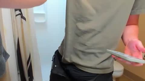 Snapshot of urhotuniroomie chatting on 01.18.26 urhotuniroomie online show from 01.18.26