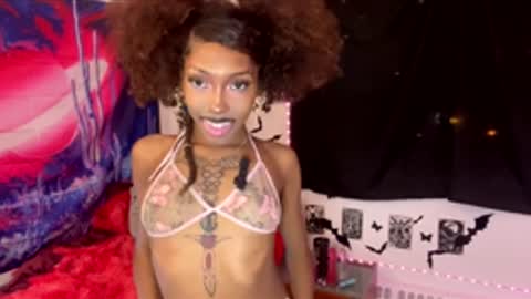 Snapshot of urlittledolly chatting on 01.17.26 Dolly online show from 01.17.26