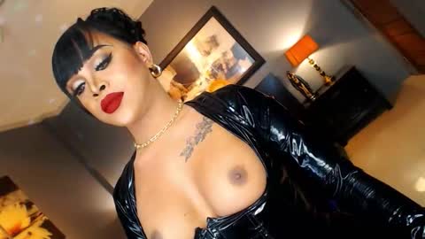 UrMajestyTyra online show from 11.11.25