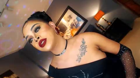 UrMajestyTyra online show from 11.25.25