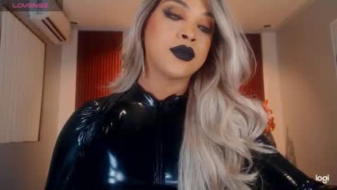 UrMajestyTyra online show from 06.12.26