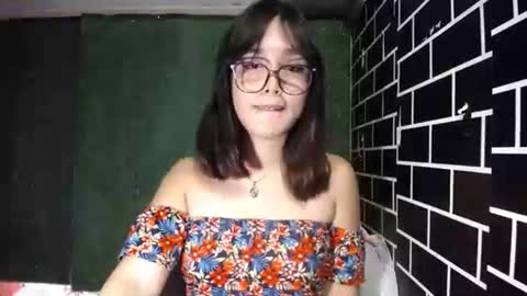 Snapshot of urpinay_pia chatting on 09.30.25 Pia online show from 09.30.25