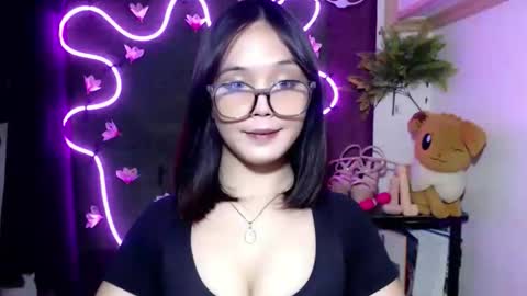 Snapshot of urpinay_pia chatting on 10.13.25 Pia online show from 10.13.25