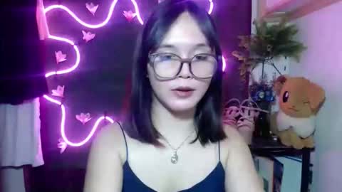 Snapshot of urpinay_pia chatting on 10.21.25 Pia online show from 10.21.25