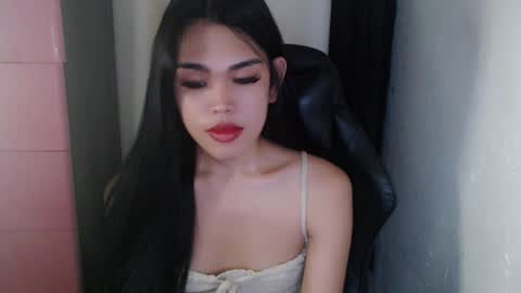 Snapshot of urpinayjenfuckerxxx chatting on 01.18.25 Jenny online show from 01.18.25