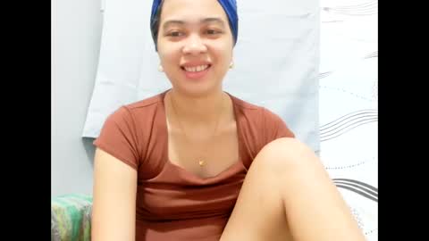 Snapshot of ursexy_pinay_skinny chatting on 05.07.26 im jenny online show from 05.07.26
