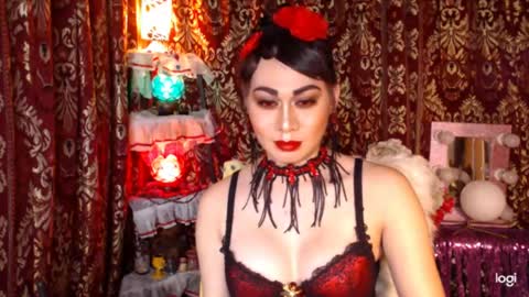 Snapshot of urtimelessbeauty chatting on 06.27.26 Merca online show from 06.27.26