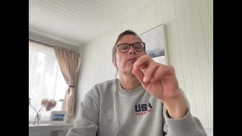 Snapshot of usablemale chatting on 03.04.25 P online show from 03.04.25