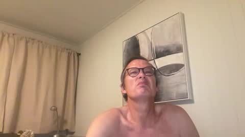 Snapshot of usablemale chatting on 12.02.25 P online show from 12.02.25