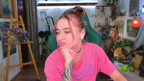 Snapshot of uvrays999 chatting on 12.02.24 Leila online show from 12.02.24