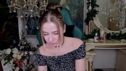 Snapshot of uvrays999 chatting on 01.17.25 Leila online show from 01.17.25