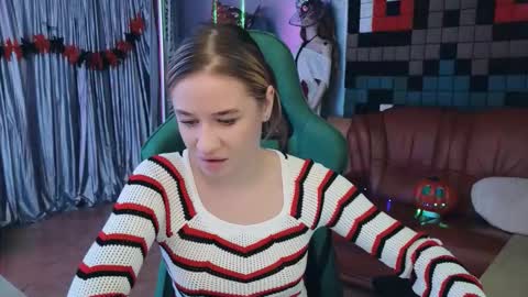 Snapshot of uvrays999 chatting on 10.21.25 Leila online show from 10.21.25