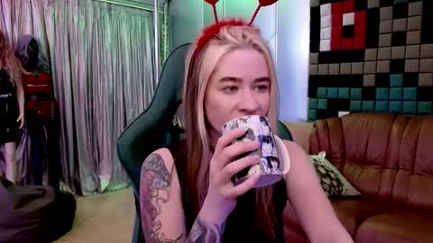 Snapshot of uvrays999 chatting on 02.02.26 Leila online show from 02.02.26