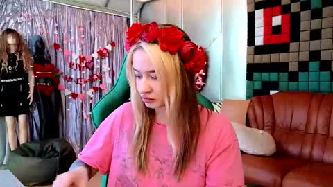 Snapshot of uvrays999 chatting on 02.12.26 Leila online show from 02.12.26