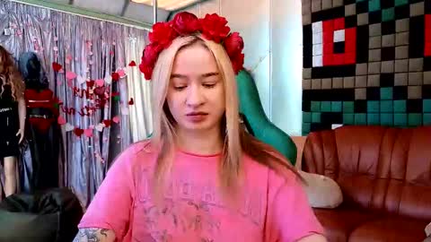 Snapshot of uvrays999 chatting on 02.15.26 Leila online show from 02.15.26