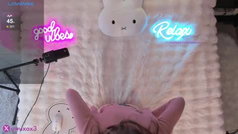 Snapshot of uwuxo chatting on 11.24.25 Romy online show from 11.24.25