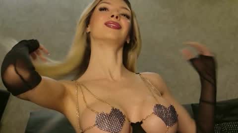 Snapshot of v_deville chatting on 03.14.26 Mia online show from 03.14.26