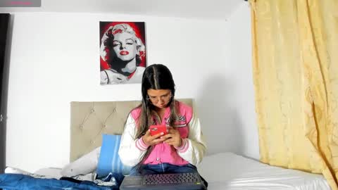 Snapshot of vahiolet_smith chatting on 09.25.25 Vahiolet smith online show from 09.25.25