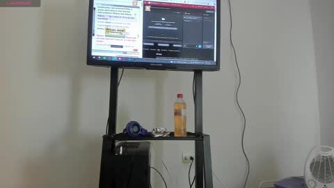 Snapshot of vahiolet_smith chatting on 10.14.25 Vahiolet smith online show from 10.14.25