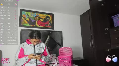 Snapshot of vahiolet_smith chatting on 11.05.25 Vahiolet smith online show from 11.05.25