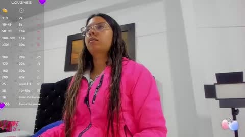 Snapshot of vahiolet_smith chatting on 12.02.25 Vahiolet smith online show from 12.02.25