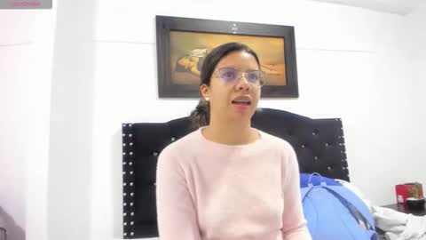 Snapshot of vahiolet_smith chatting on 12.17.25 Vahiolet smith online show from 12.17.25