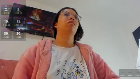 Snapshot of vahiolet_smith chatting on 12.23.25 Vahiolet smith online show from 12.23.25