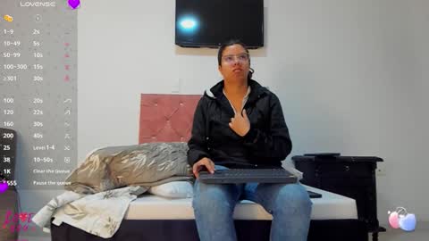 Snapshot of vahiolet_smith chatting on 01.09.26 Vahiolet smith online show from 01.09.26