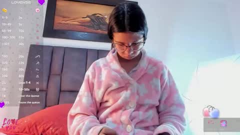 Snapshot of vahiolet_smith chatting on 02.27.26 Vahiolet smith online show from 02.27.26