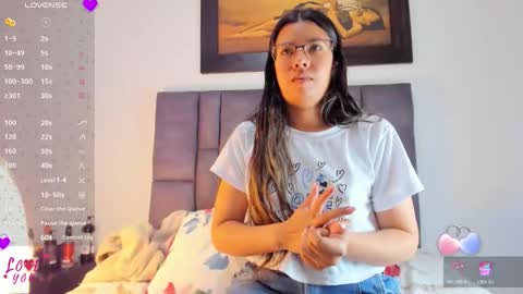 Snapshot of vahiolet_smith chatting on 03.11.26 Vahiolet smith online show from 03.11.26