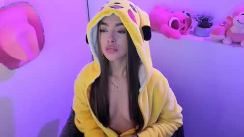 Snapshot of vaiolett_69 chatting on 02.25.26 vaiolett_69 online show from 02.25.26