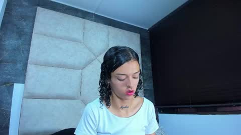 V A I O L E T T  S M I T H online show from 04.16.26