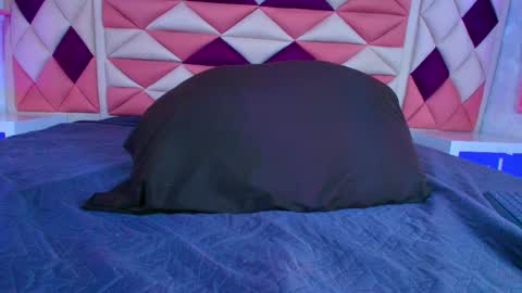 Snapshot of vale_castro1 chatting on 10.10.25 Valentina online show from 10.10.25