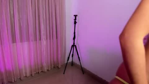 HI IM NEW online show from 12.05.25