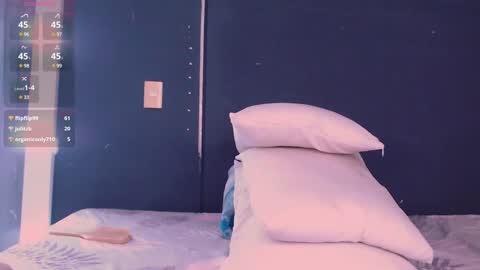 IG-valen mendoza99  twitter valenthompson99 online show from 12.11.24