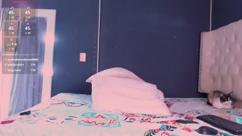 IG-valen mendoza99  twitter valenthompson99 online show from 12.14.24