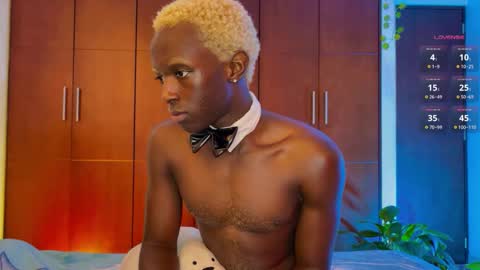 Snapshot of valent1nn chatting on 12.10.24 Valentin independent Cam Boy online show from 12.10.24