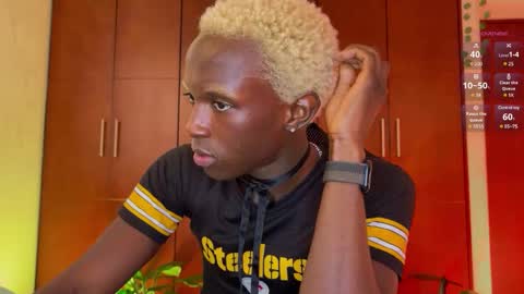 Snapshot of valent1nn chatting on 12.11.24 Valentin independent Cam Boy online show from 12.11.24