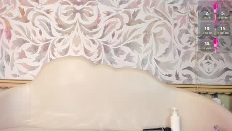 Snapshot of valentina_cortes72 chatting on 01.10.25 Valentina online show from 01.10.25