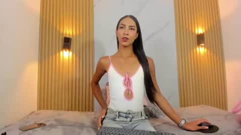 valentinaliux_ online show from 06.12.26