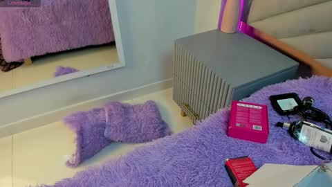 Mia  online show from 02.04.26