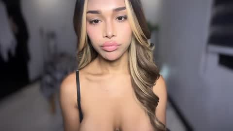 Snapshot of valentineloove chatting on 07.25.26 VALENTINE online show from 07.25.26
