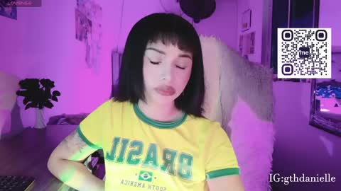 Danielle  Please help me to reach 300 thumbs up online show from 03.23.26