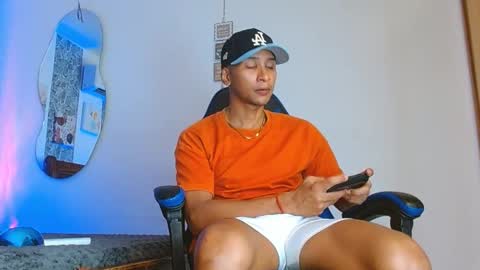 Snapshot of valentino_fs chatting on 11.03.25 Mistery Guy online show from 11.03.25