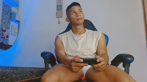 Snapshot of valentino_fs chatting on 11.15.25 Mistery Guy online show from 11.15.25