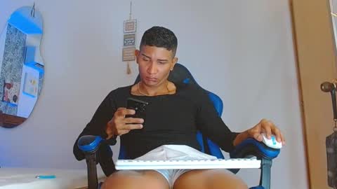 Snapshot of valentino_fs chatting on 11.20.25 Mistery Guy online show from 11.20.25